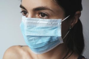 sexe et coronavirus : faut-il porter le masque pendant l'acte ?